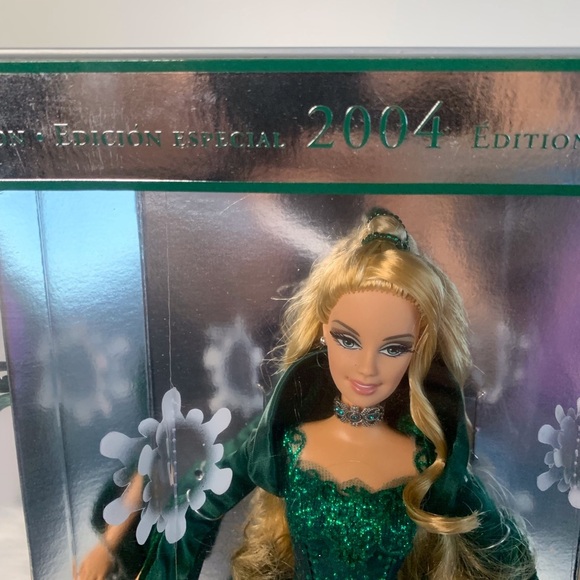 Collectable Barbie 2004 Special Edition in Green and Silver - Picture 2 of 7